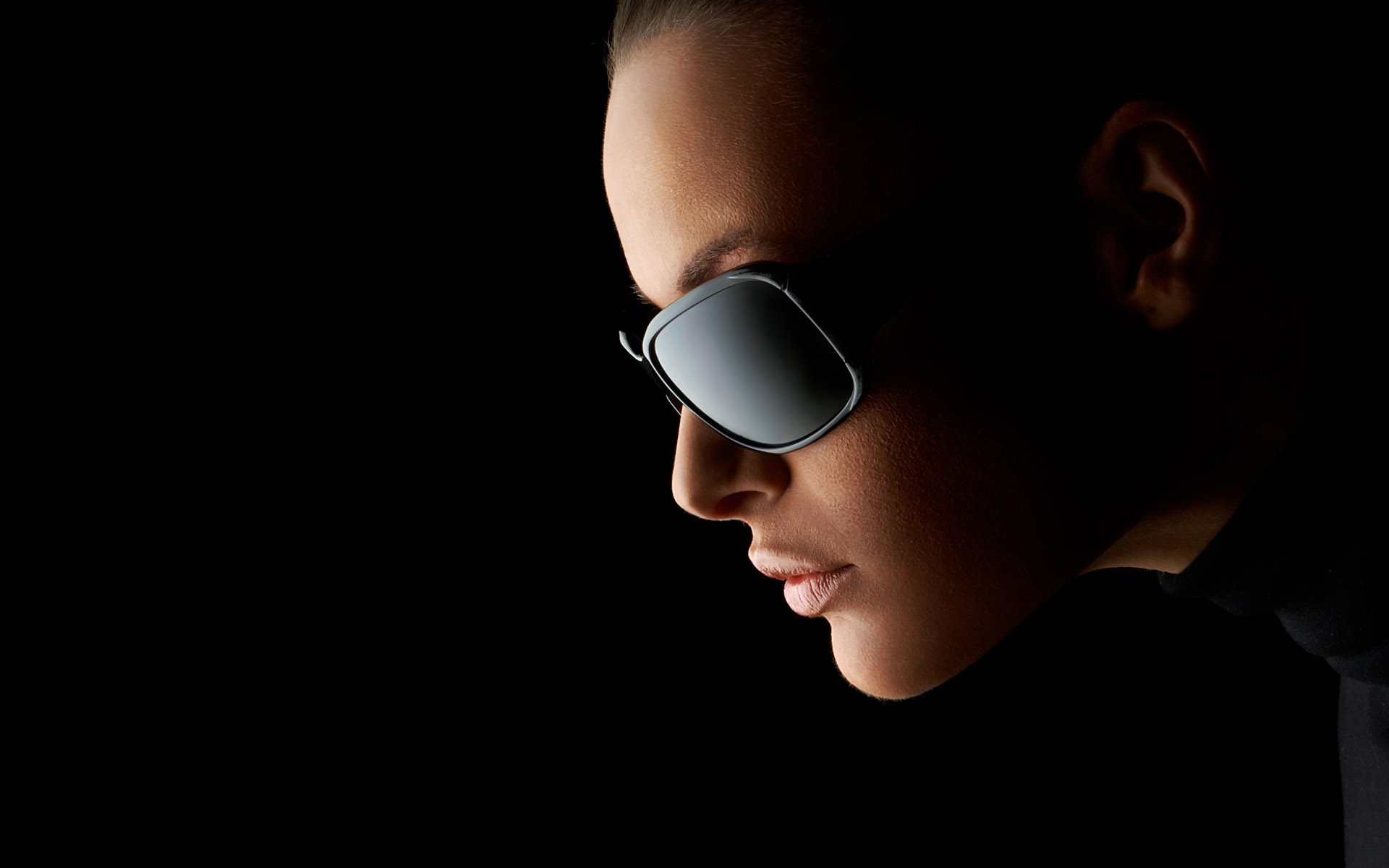 retrato chica oscuro cara mujer niño solo estudio hombre moda adulto gafas de sol