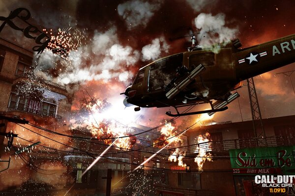 Helicóptero dispara humo, juego de fuego