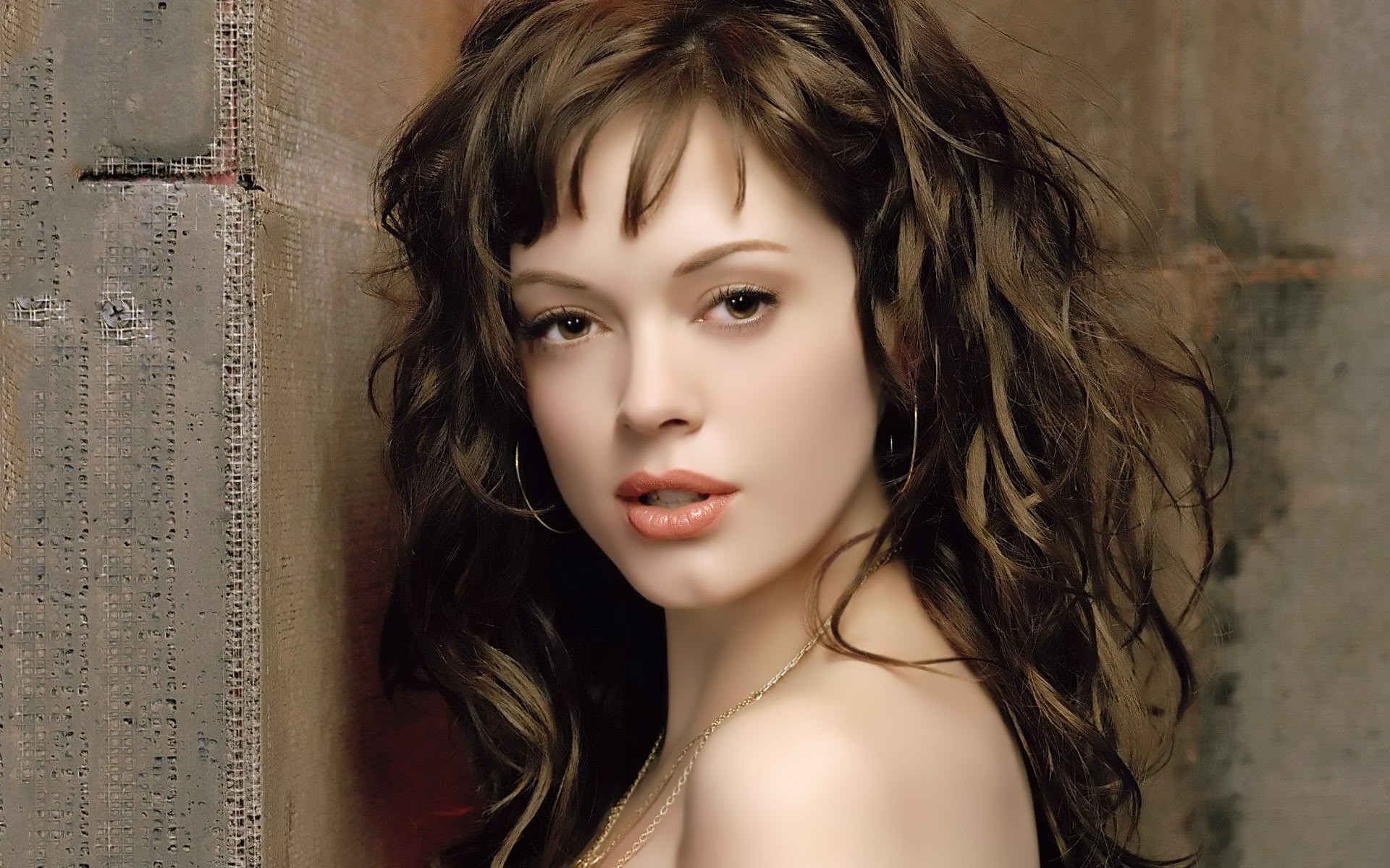 moda mujer glamour retrato sexy modelo chica desnudo cuero bonita actriz rose mcgowan celebridad mujer estrella