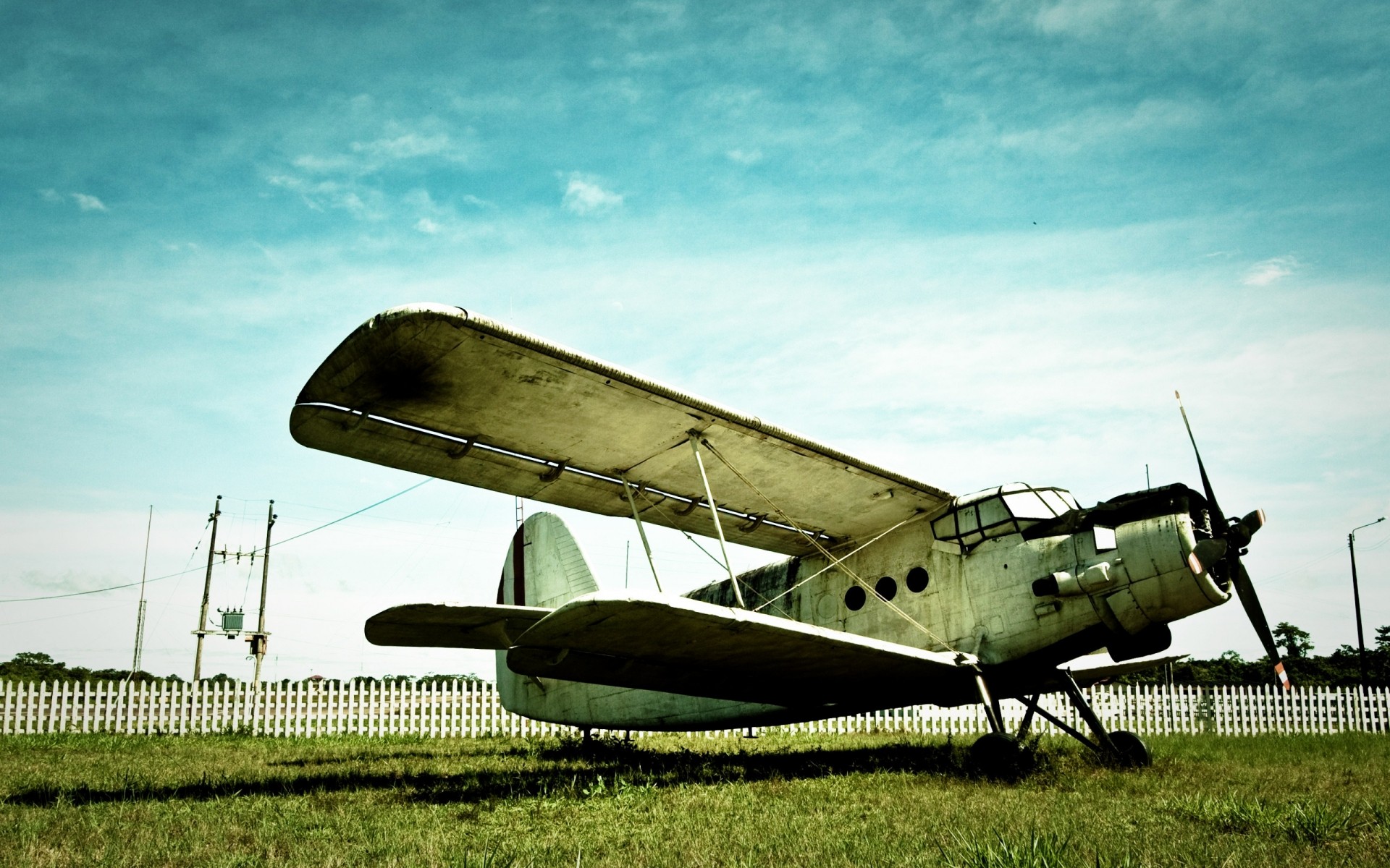 avión avión aeropuerto sistema de transporte militar coche cielo vuelo volar hélice viajes biplano guerra fondo vintage