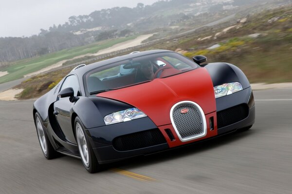 El coche Bugatti negro en la publicidad