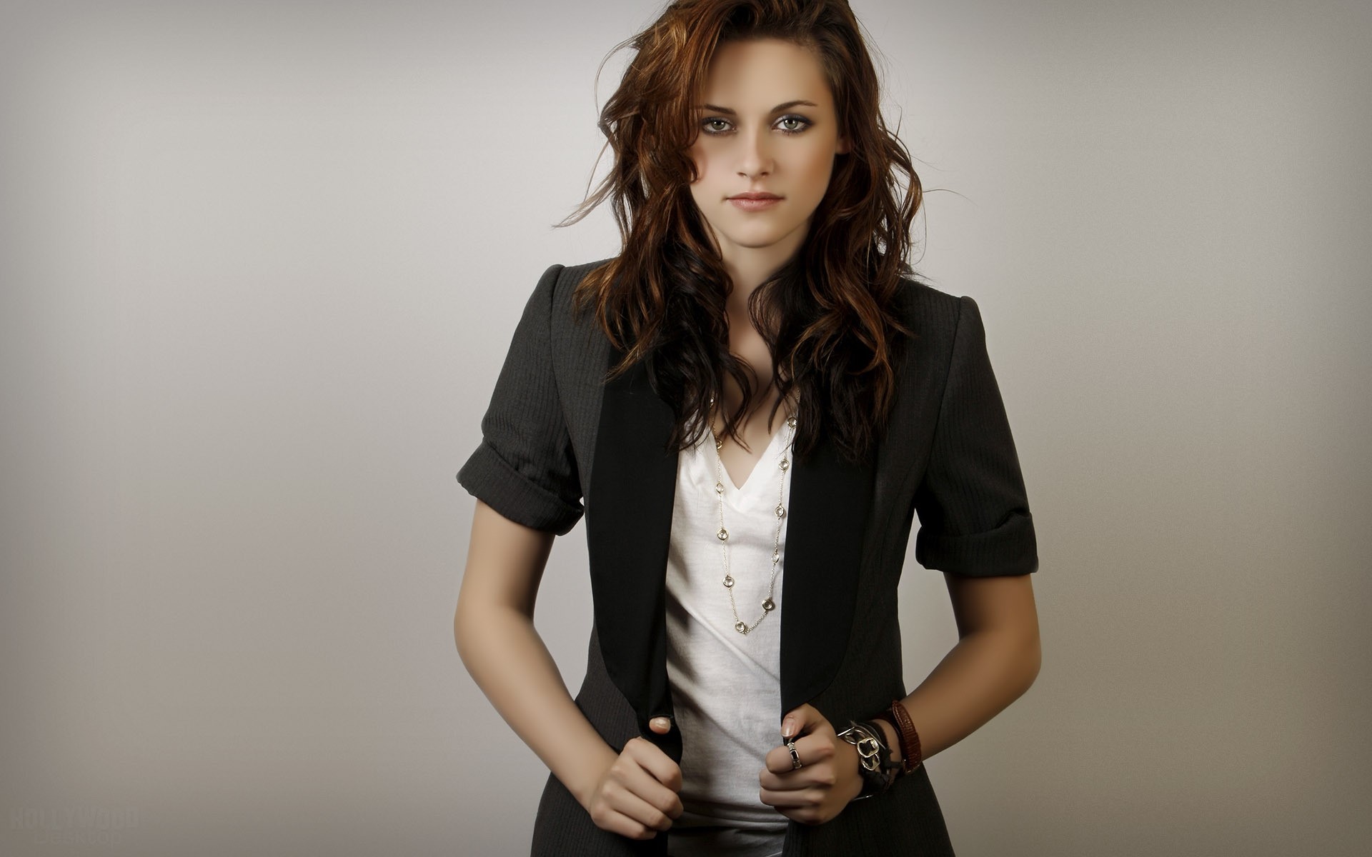 moda mujer sexy glamour retrato modelo chica bonita elegante lindo labios joven