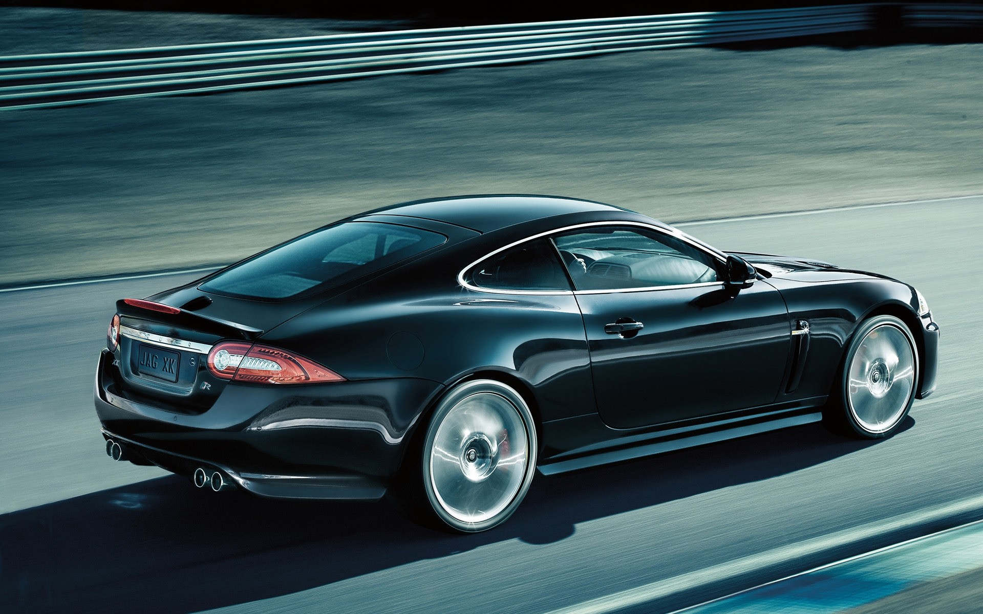 jaguar automóvil automóvil automóvil rápido coupé sistema de transporte asfalto ruedas prisa acera unidad negro sedán capó mostrar velocidad jaguar y tecnología avanzada