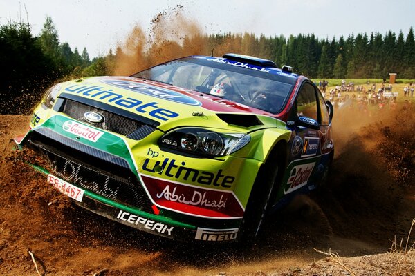 Rally líder de la carrera en la pista