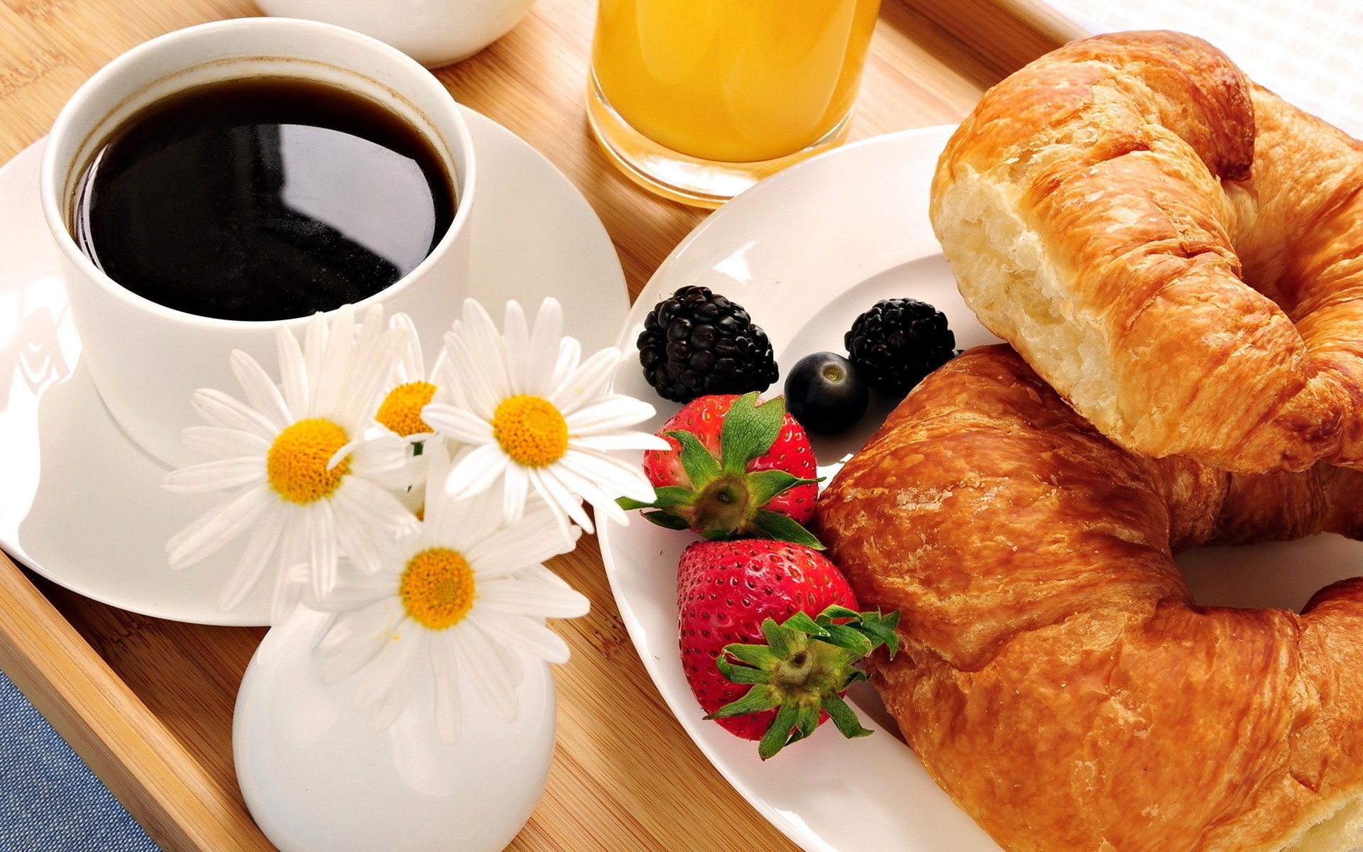 desayuno café amanecer taza delicioso comida caliente croissant beber azúcar dulce confitería espresso plato mermelada refresco pan platillo tradicional fresa jugo comida