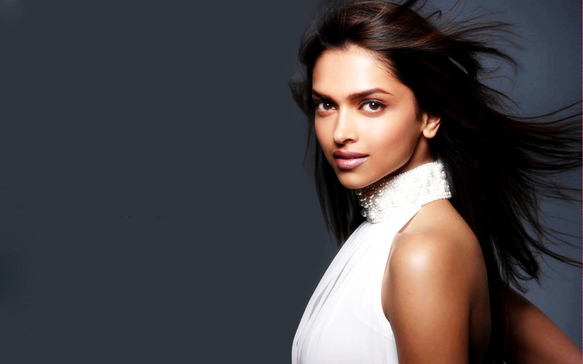 mujer moda retrato glamour sexy solo bonito elegante cuero modelo actriz india celebridad actriz deepika padukone actriz de bollywood