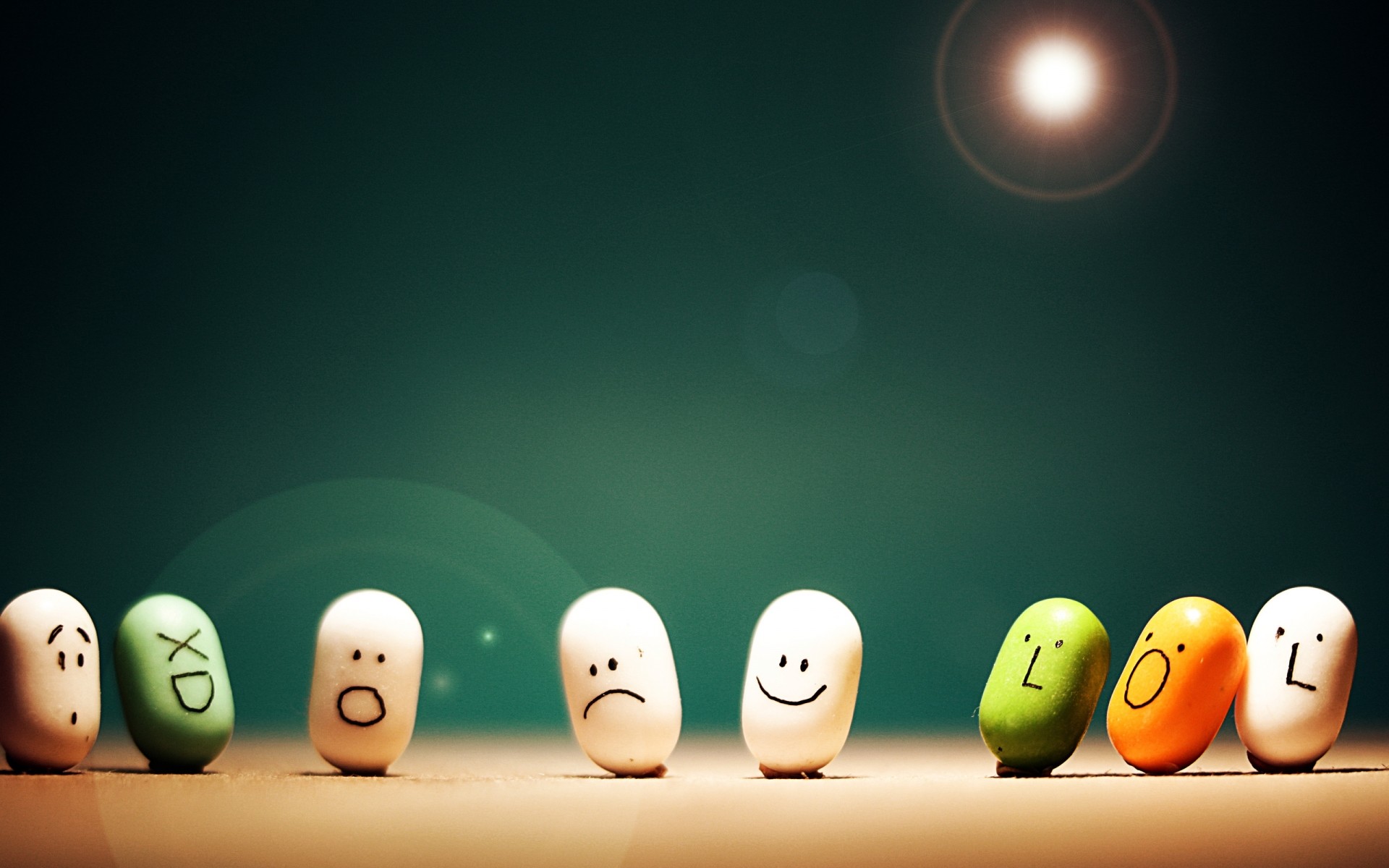 escritorio feliz triste mirando riendo