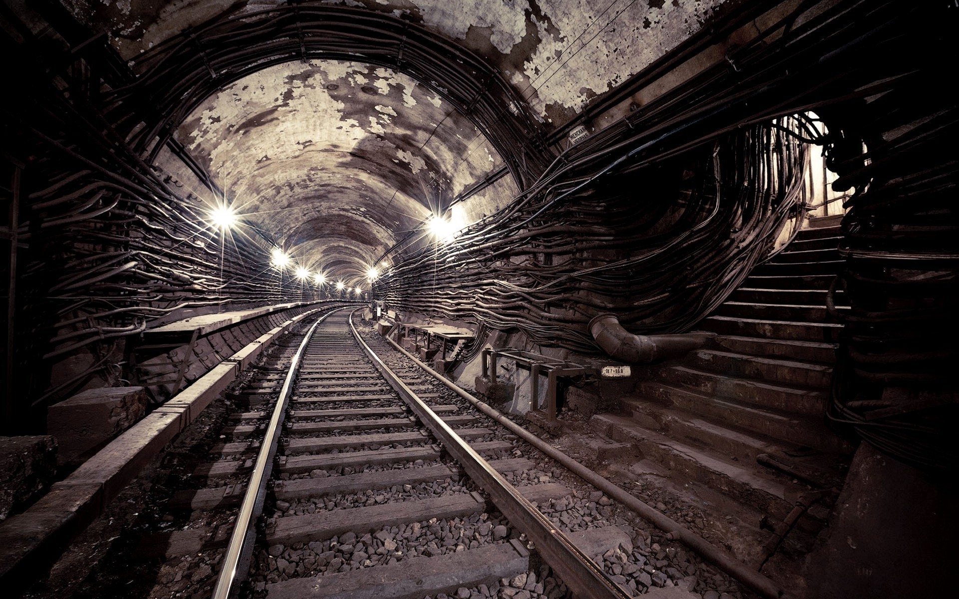 tren ferrocarril túnel tubo luz sistema de transporte oscuro perspectiva interior motor pista viaje abandonado estación guía hierro metal metro metro