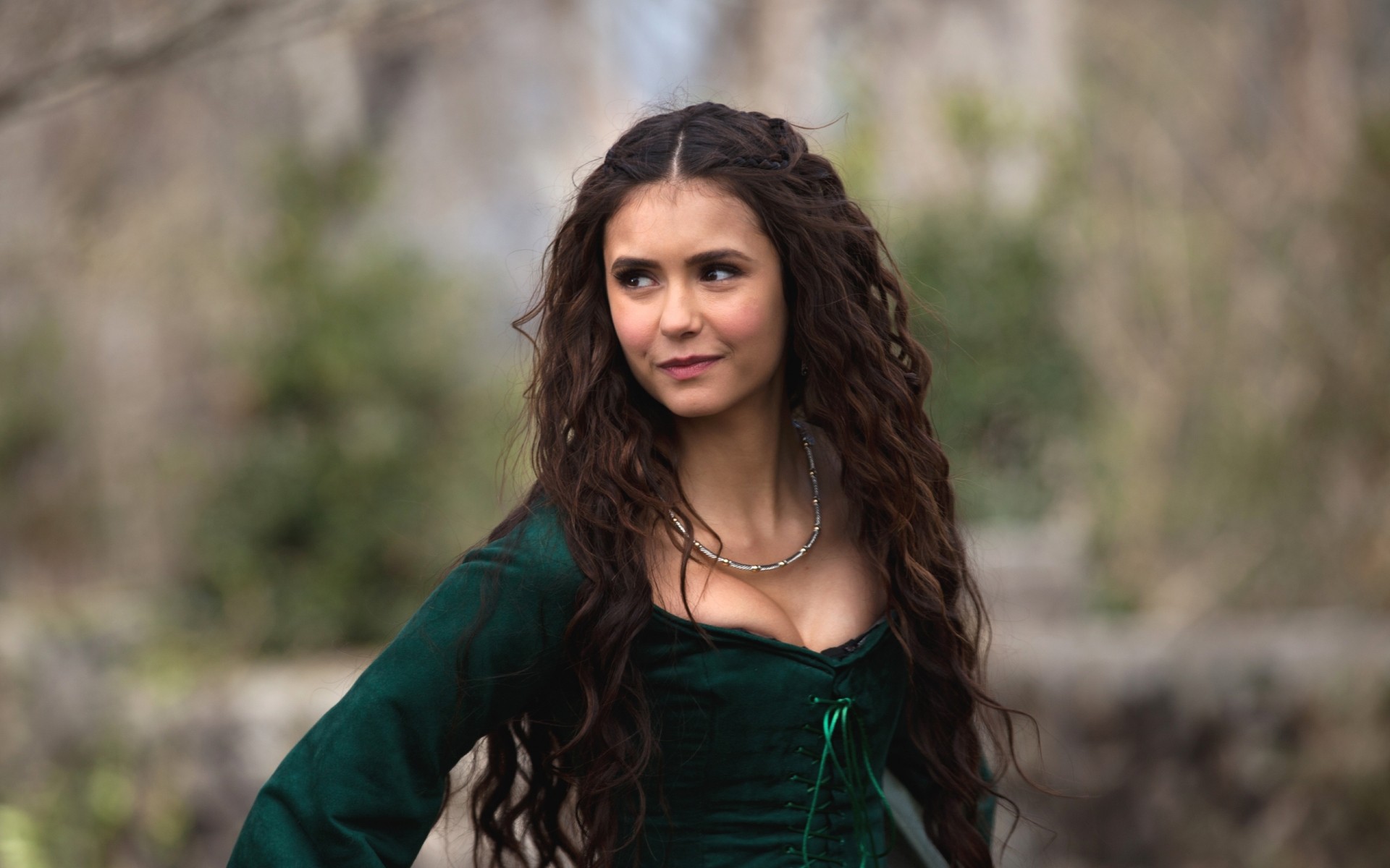 naturaleza al aire libre mujer retrato chica moda verano otoño bonito buen tiempo solo vampiro actriz sonrisa