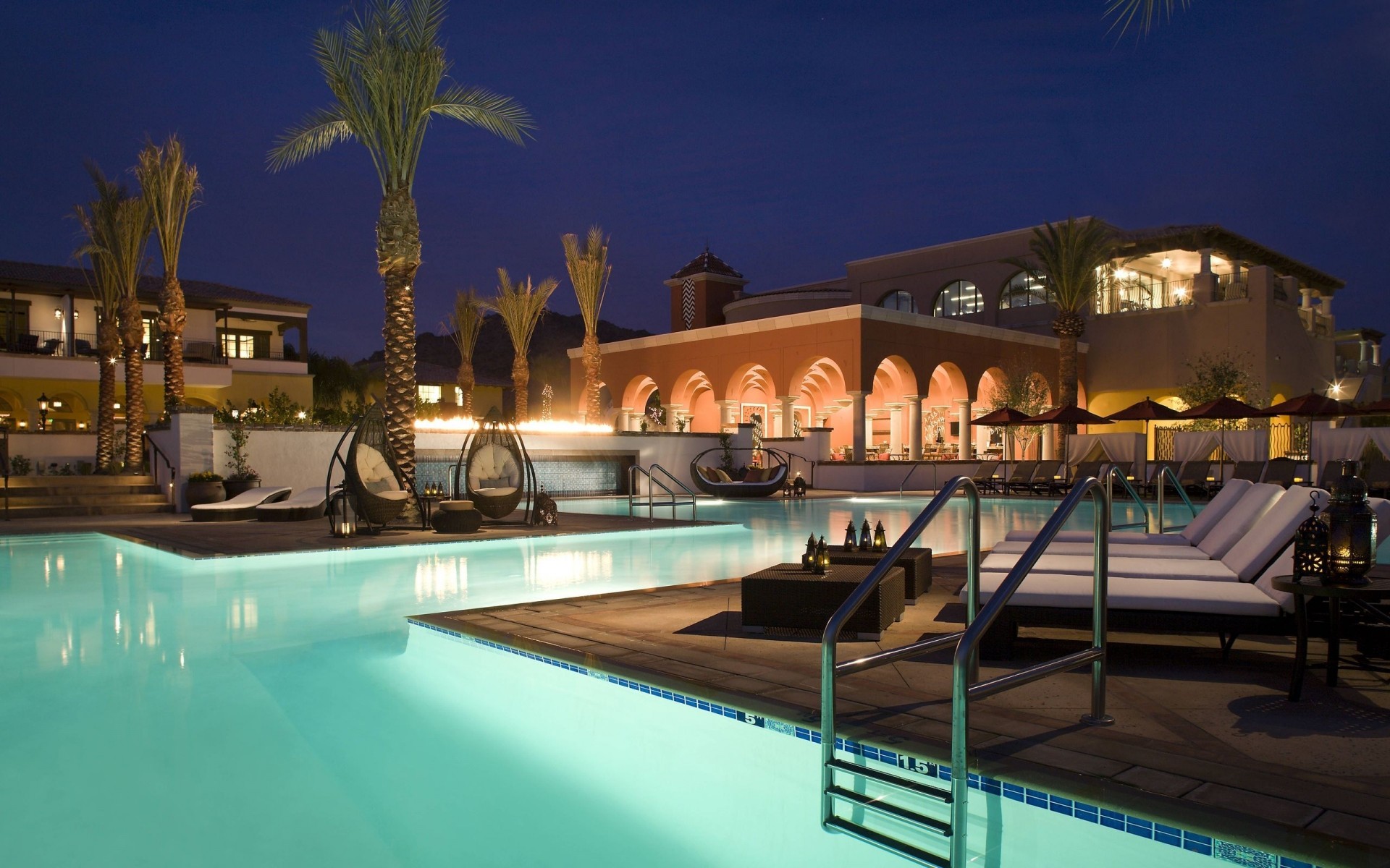 piscina lujo hotel resort viajes piscina agua vacaciones natación villa relajación junto a la piscina vacaciones tropical silla sol playa turismo cielo verano noche luz