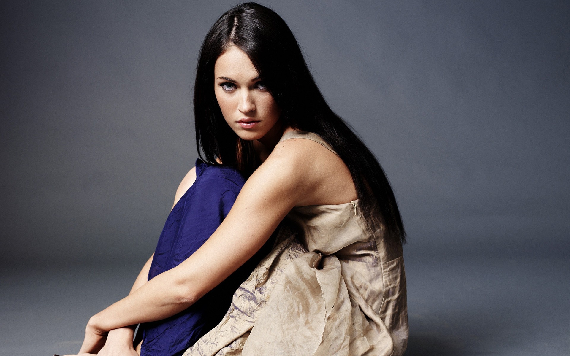 moda mujer retrato glamour modelo sexy chica elegante solo morena bonita actriz foto cara seria