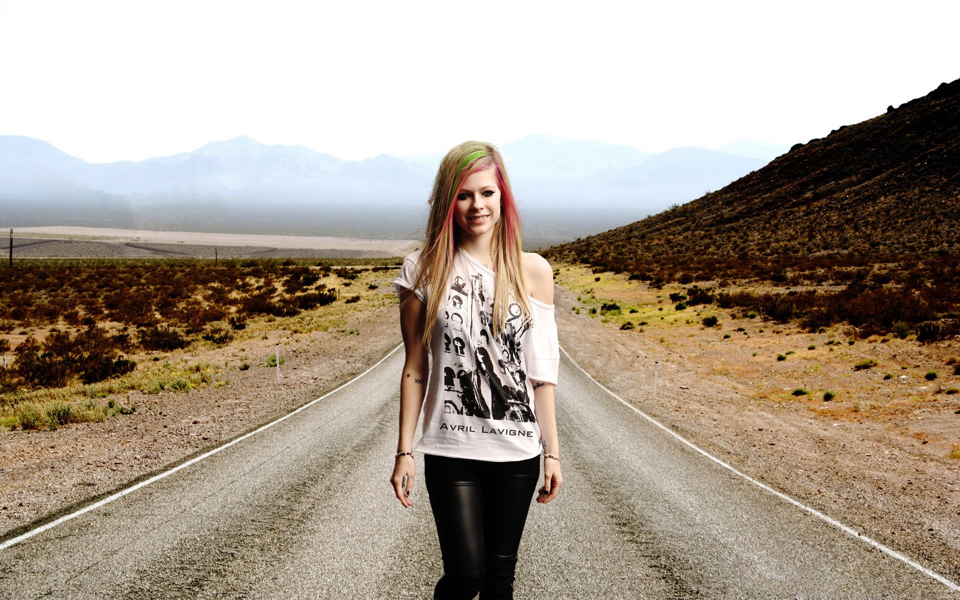 cantantes carretera naturaleza viajes chica paisaje al aire libre cielo desierto hermosa libertad celebridad magnífico artista celebridad