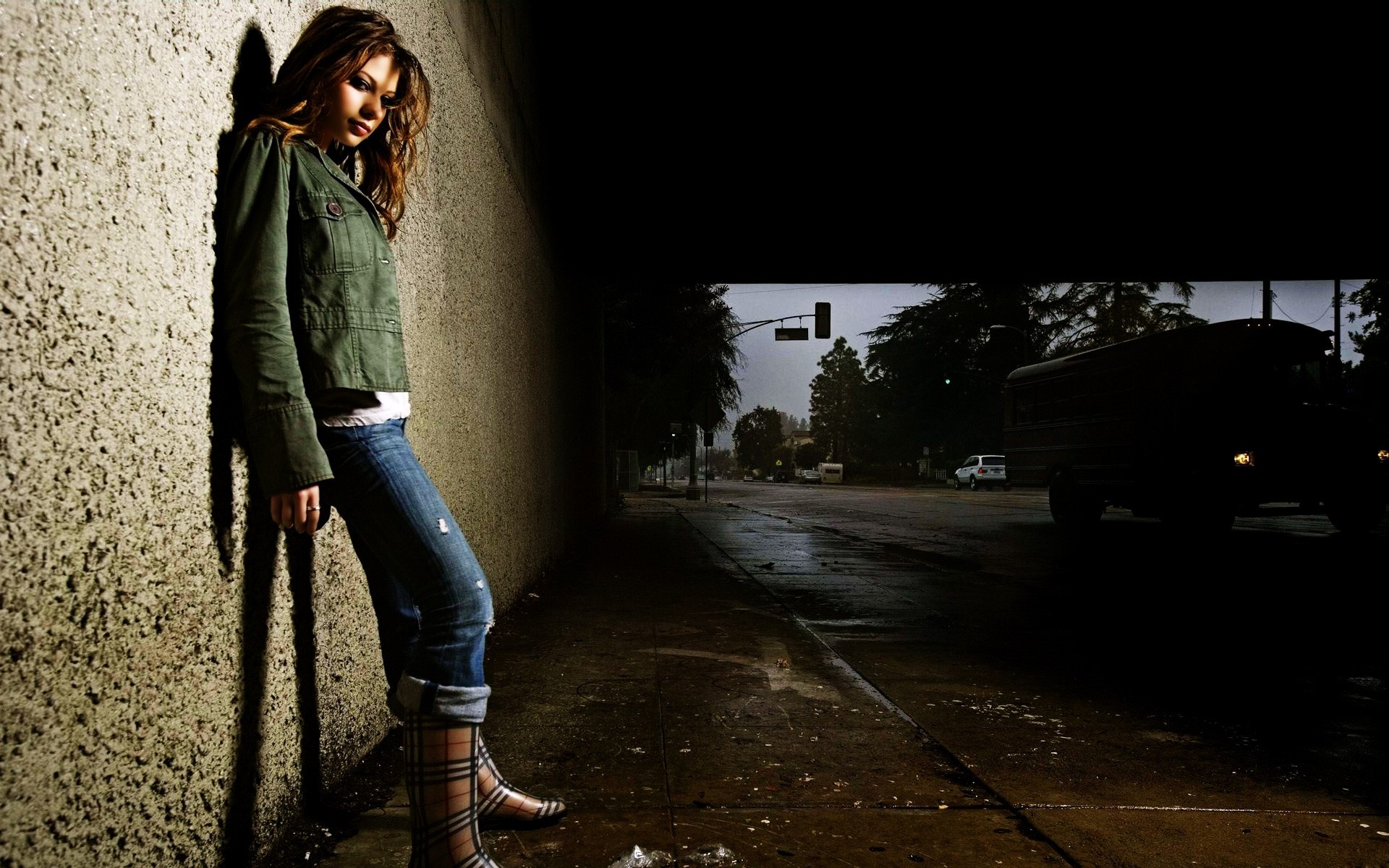 calle chica retrato mujer adulto solo luz modelo urbano ciudad moda sombra carretera actriz cartel celebridad michelle trachtenberg