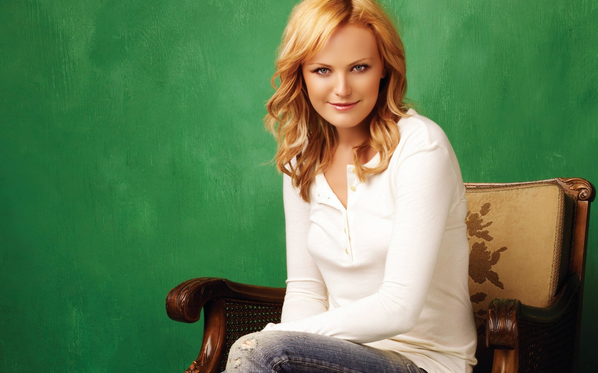 mujer solo retrato adulto desgaste interior sentarse chica actriz foto imagen foto