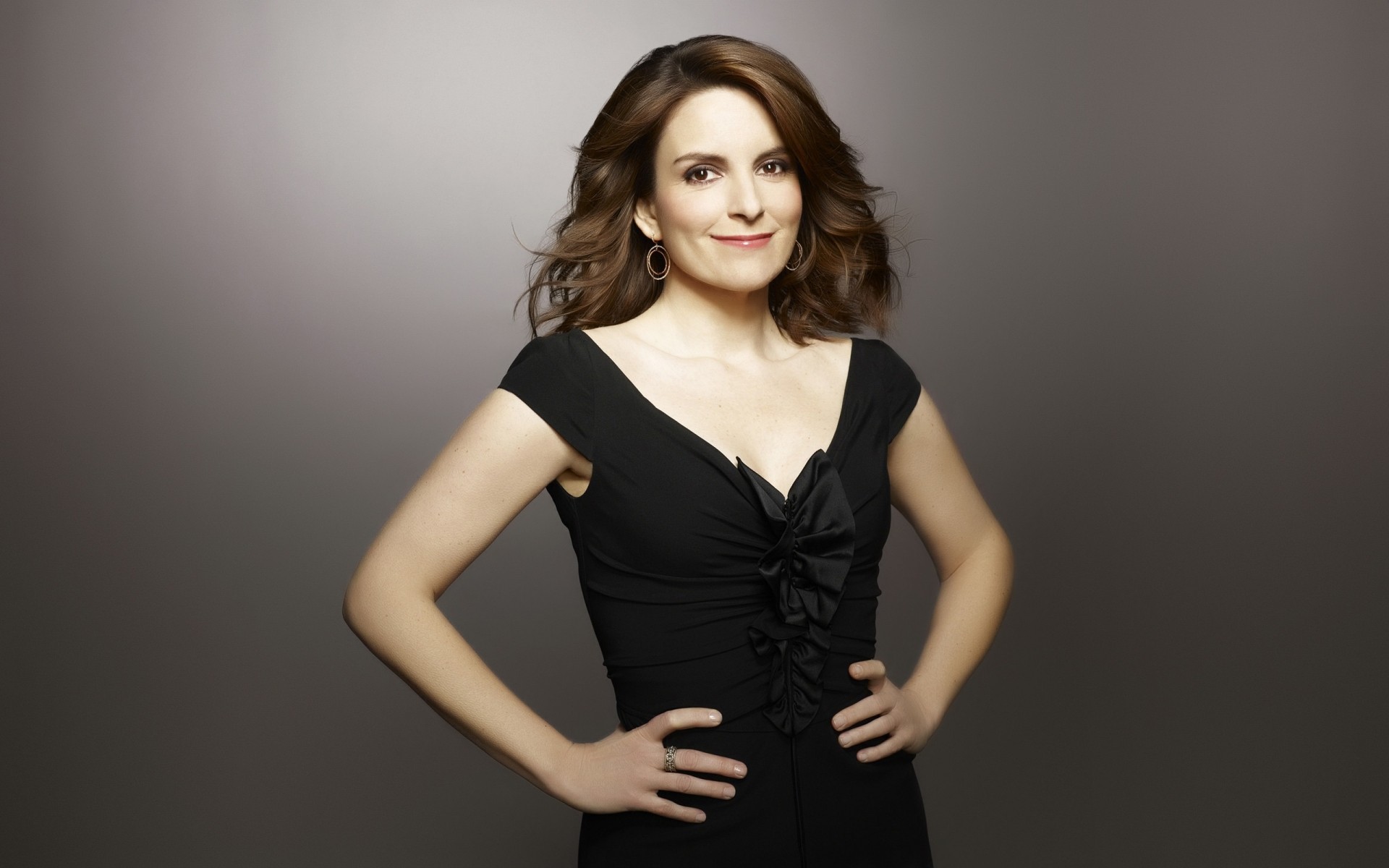 moda mujer retrato glamour sexy bonita modelo chica elegante lindo estudio cabello labios solo joven