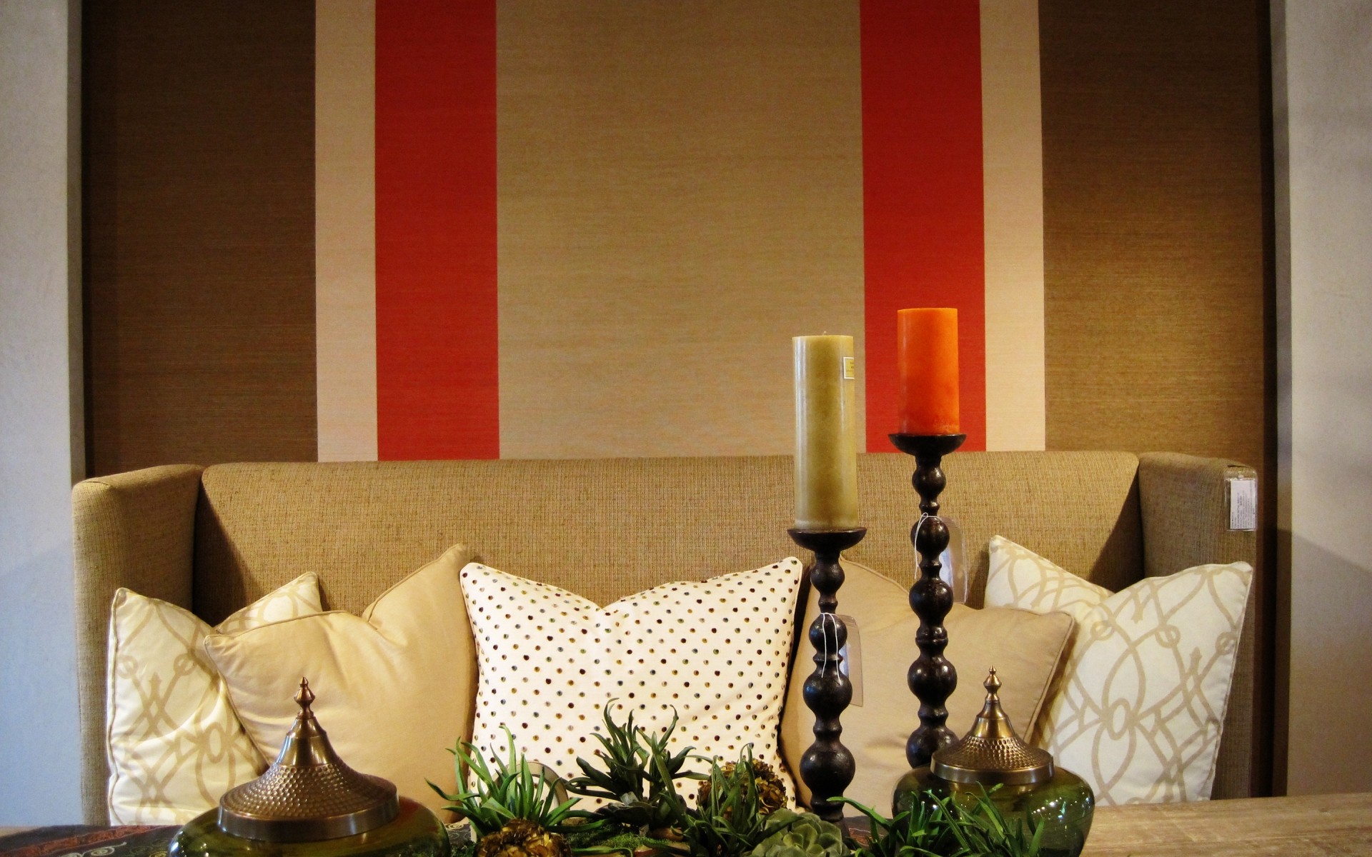 muebles interior habitación vela diseño de interiores lugar lámpara mesa relajación lujo hotel decoración silla acogedor sofá familia vela madera naturaleza muerta pared