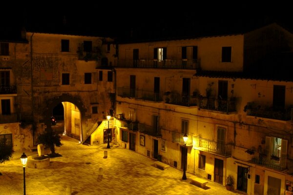 Paisaje Urbano italiano nocturno