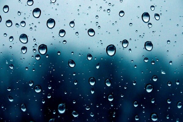 Gotas de agua sobre vidrio esmerilado
