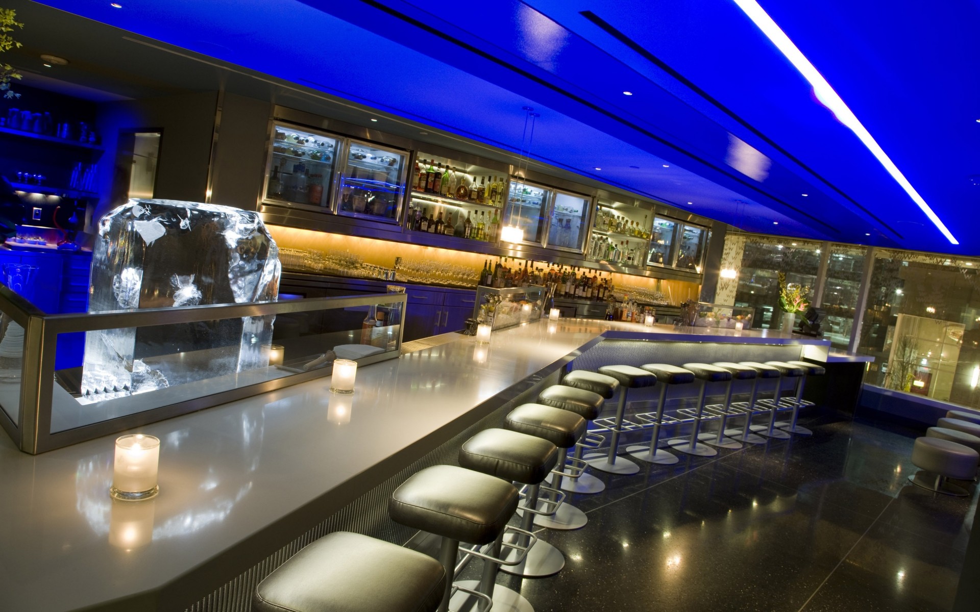 aeropuerto reflexión corcho negocio interior ciudad viajes escalera mecánica luz urbano casa centro comercial hotel sistema de transporte arquitectura restaurante interior tren sillas velas bebidas muebles vidrio