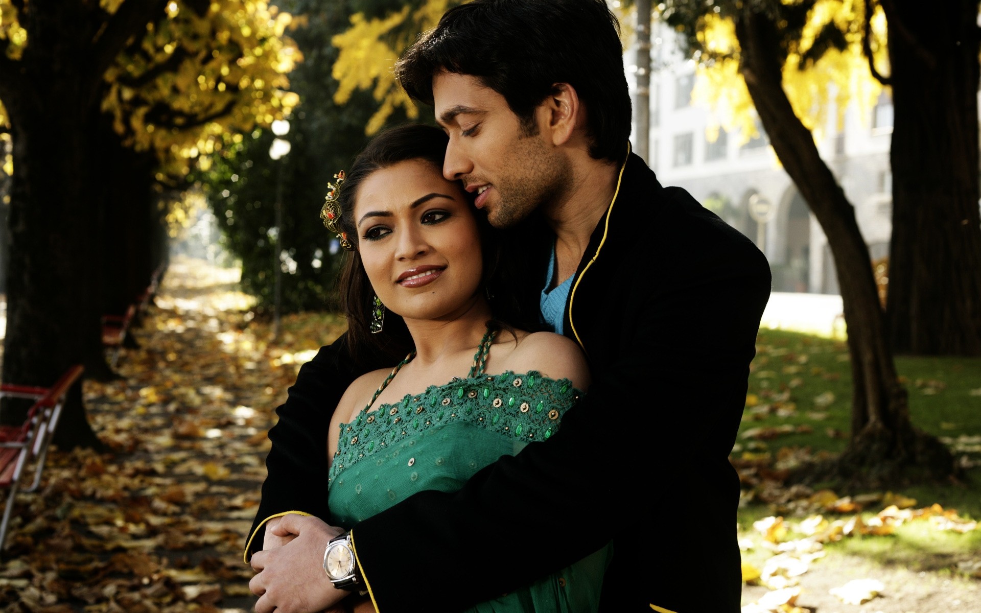 mujer al aire libre dos amor expresión facial retrato boda adulto hombre parque chica desgaste amita pathak nakuul mehta pareja bollywood hug