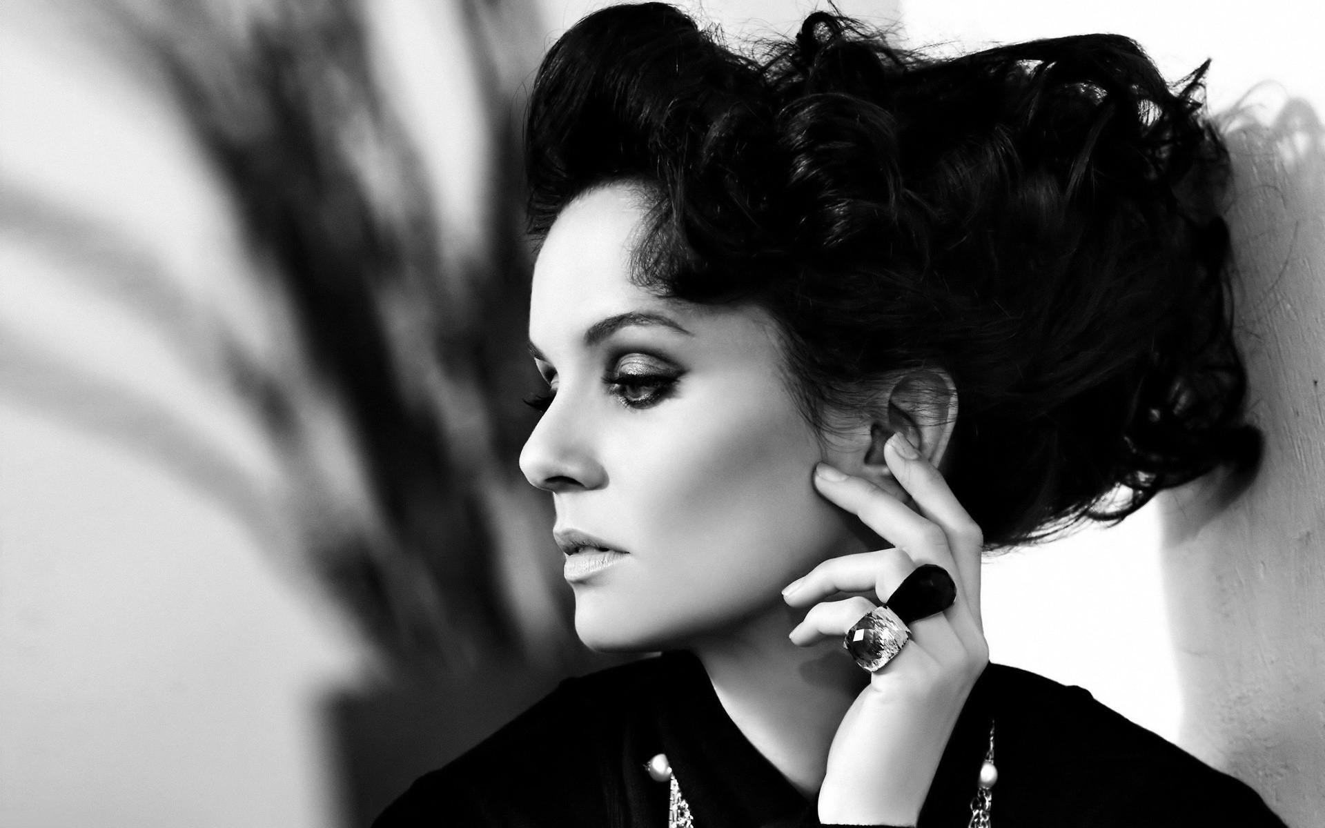 monocromo retrato mujer moda modelo glamour chica adulto peinado solo sexy espejo ojo joyería blanco y negro sarah wayne hollywood hermosa negro blanco