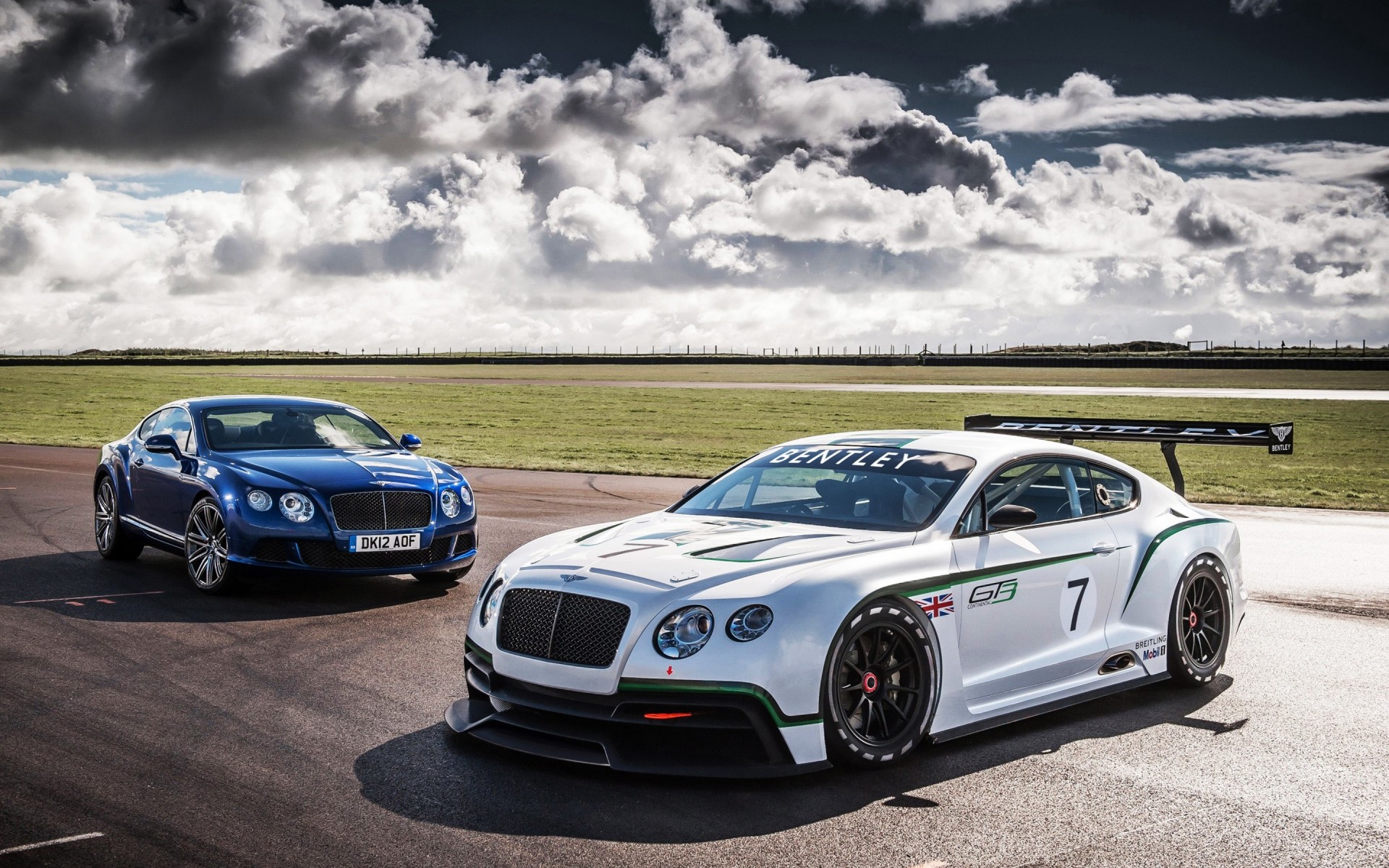 bentley coche negro asfalto prisa coche acera mediodía rápido carreras sistema de transporte ruedas acción automóvil unidad coupe carretera bentley continental gt3