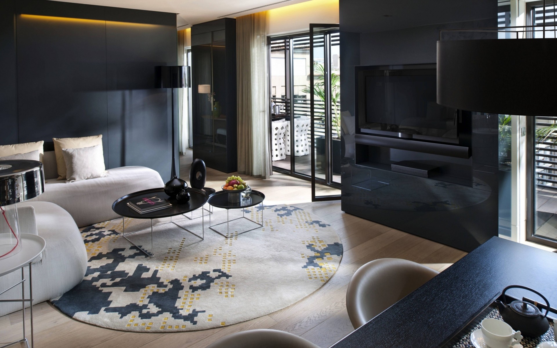 muebles habitación interior diseño de interiores mesa asiento silla casa ventana moderno alfombra piso lujo casa apartamento lámpara sofá familia espejo diseño de la casa