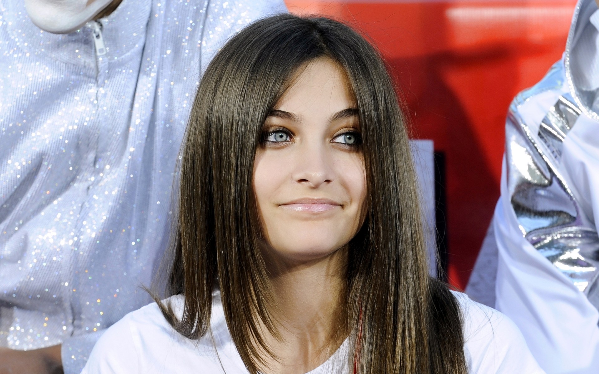 mujer retrato moda chica adulto joven interior bonita solo paris jackson celebridad celebridad celebridad