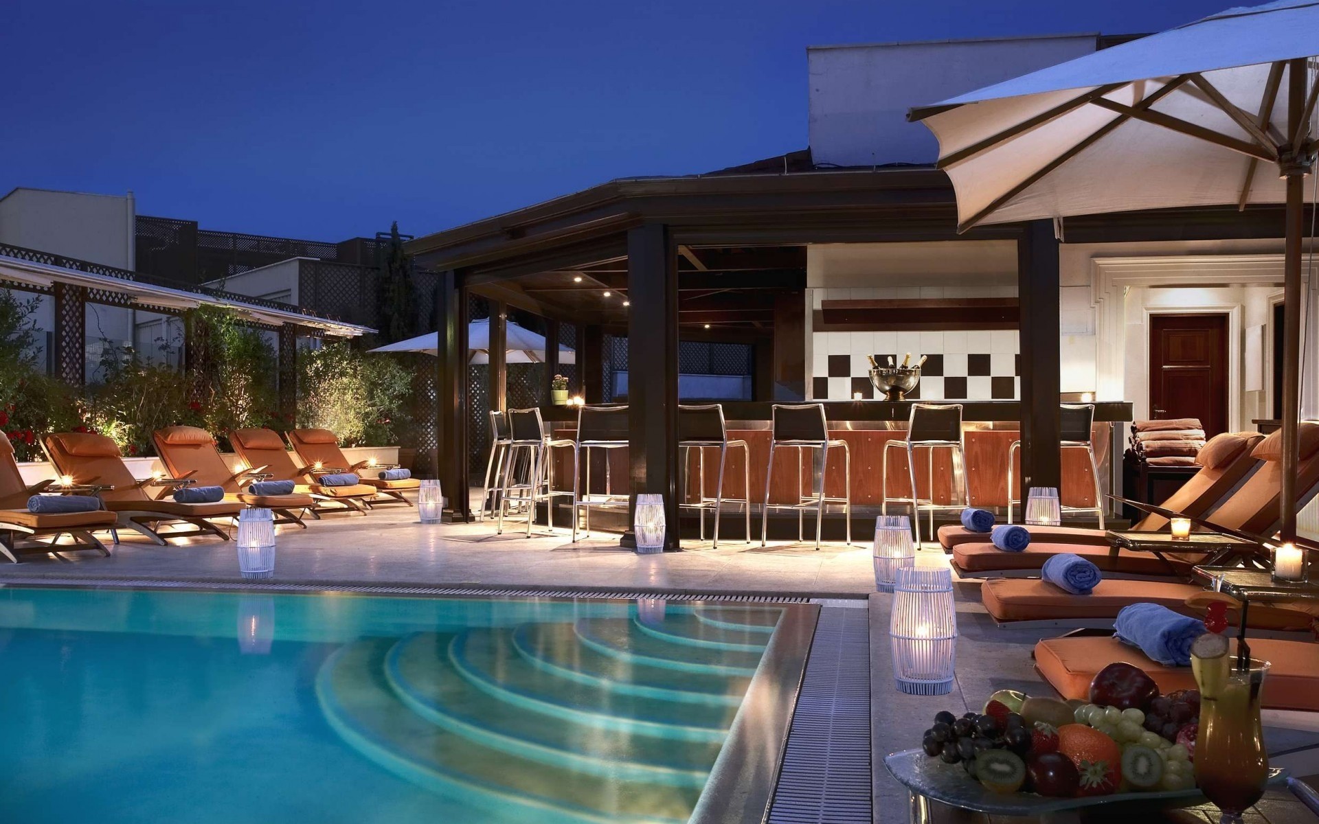 piscina piscina lujo hotel silla junto a la piscina resort natación muebles patio viajes asiento villa sofá agua mesa vacaciones vacaciones tropical