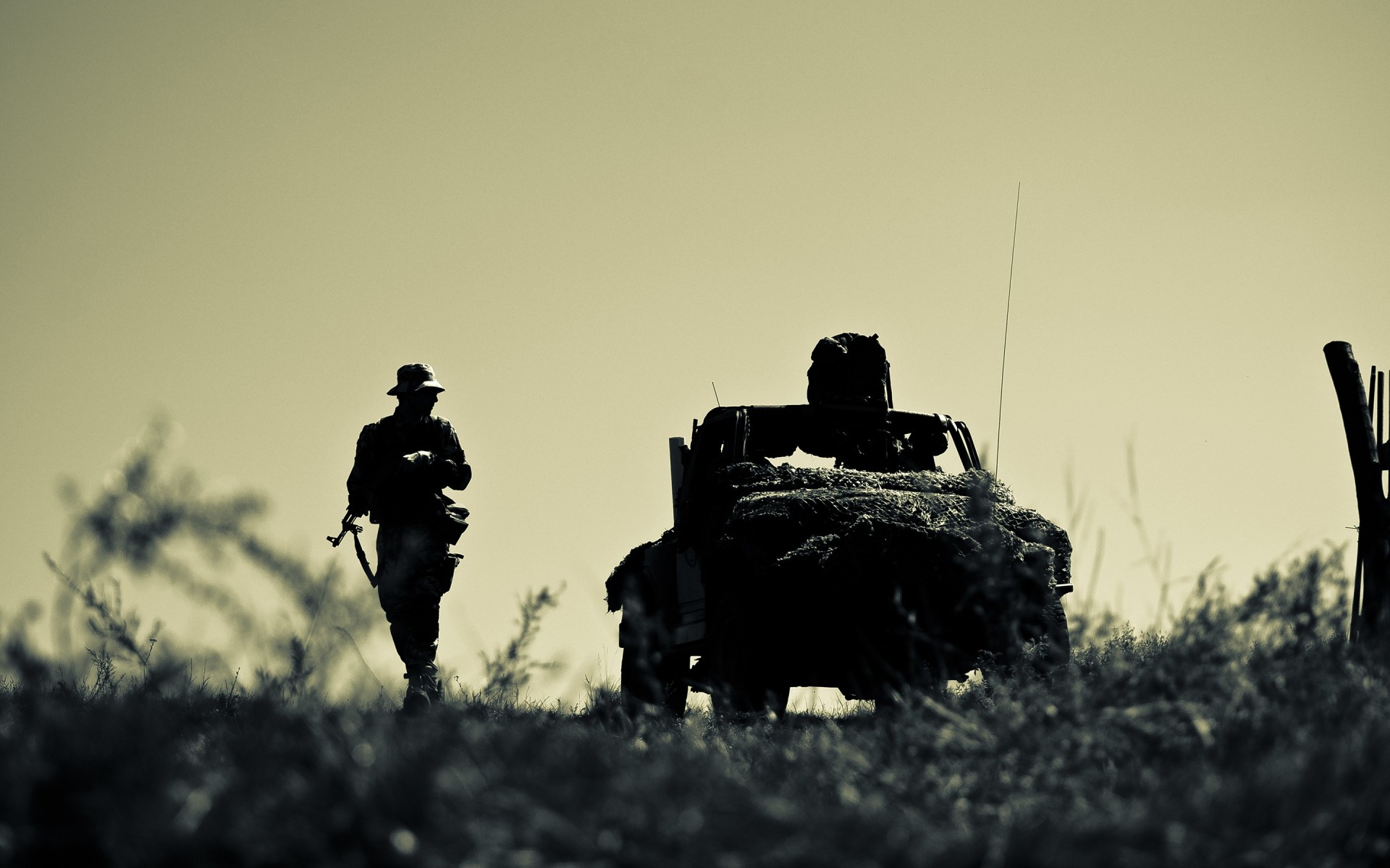 militar guerra ejército soldado pistola arma paisaje hombre silueta adulto iluminado batalla combate acción puesta de sol solo rifle