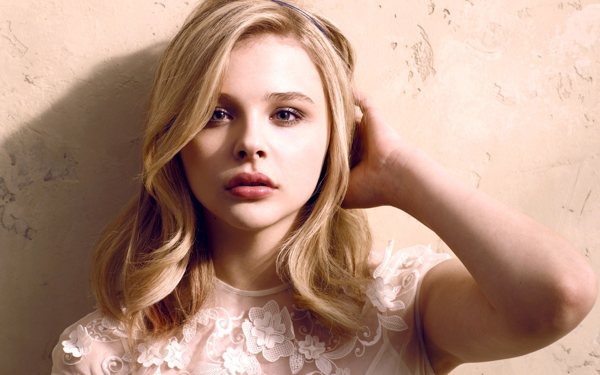 mujer moda chica retrato lindo bonita sexy glamour bebé joven chloe moretz rubia celebridad celebridad