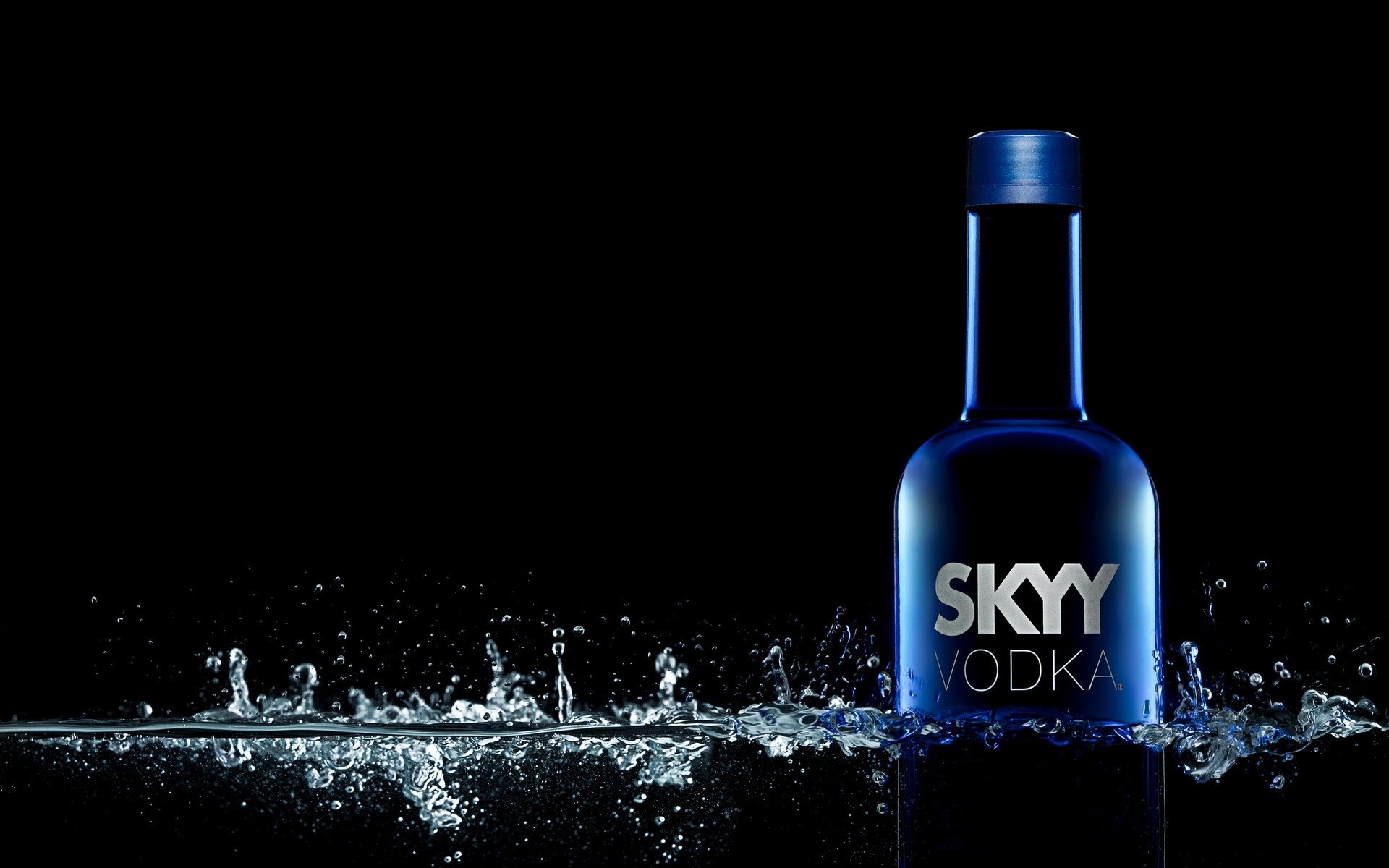 agua vidrio líquido frío oscuro botella mojado beber skye vodka