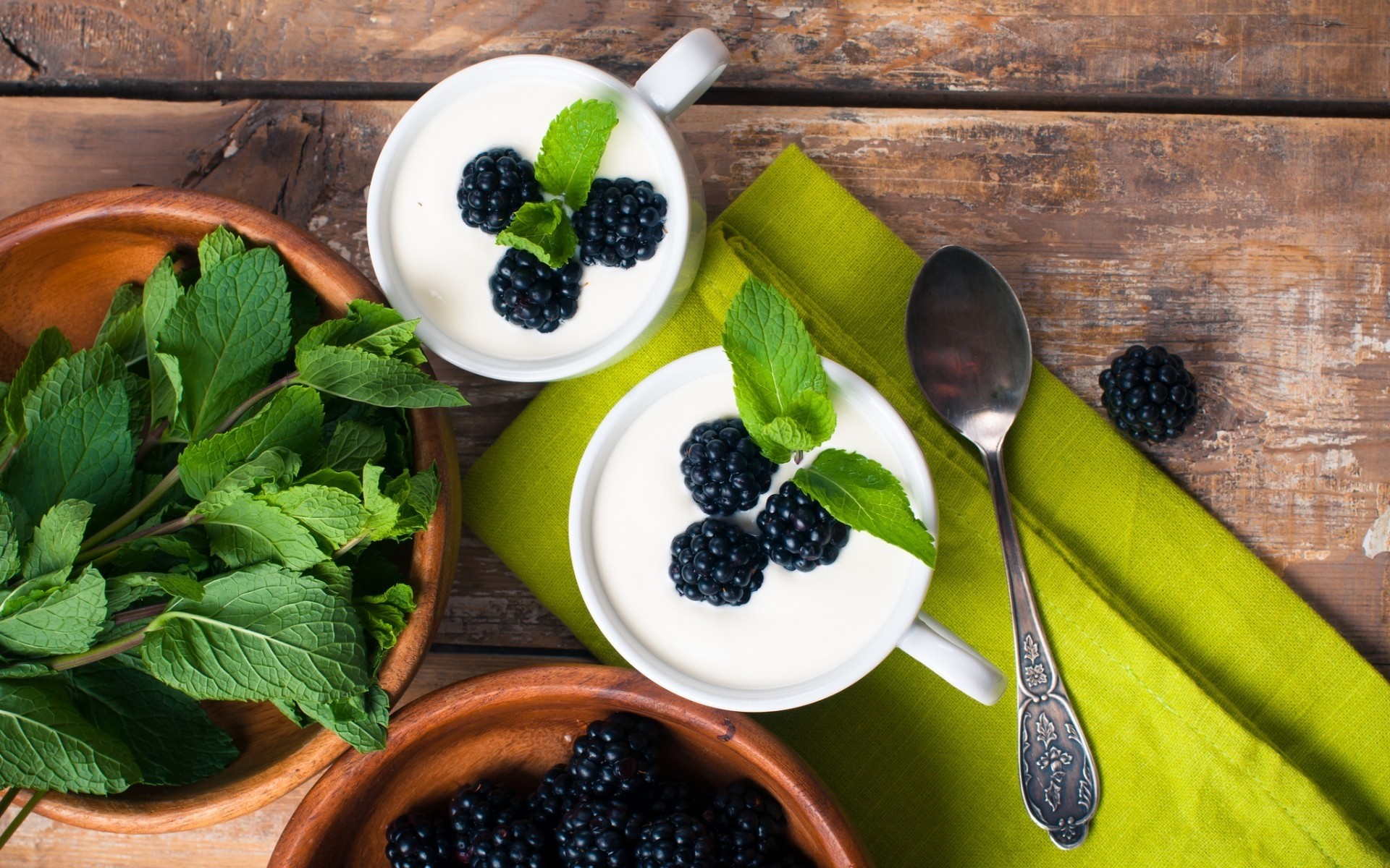 comida fruta hoja madera salud baya saludable arándano dulce madera desayuno comida cuchara delicioso menta mora