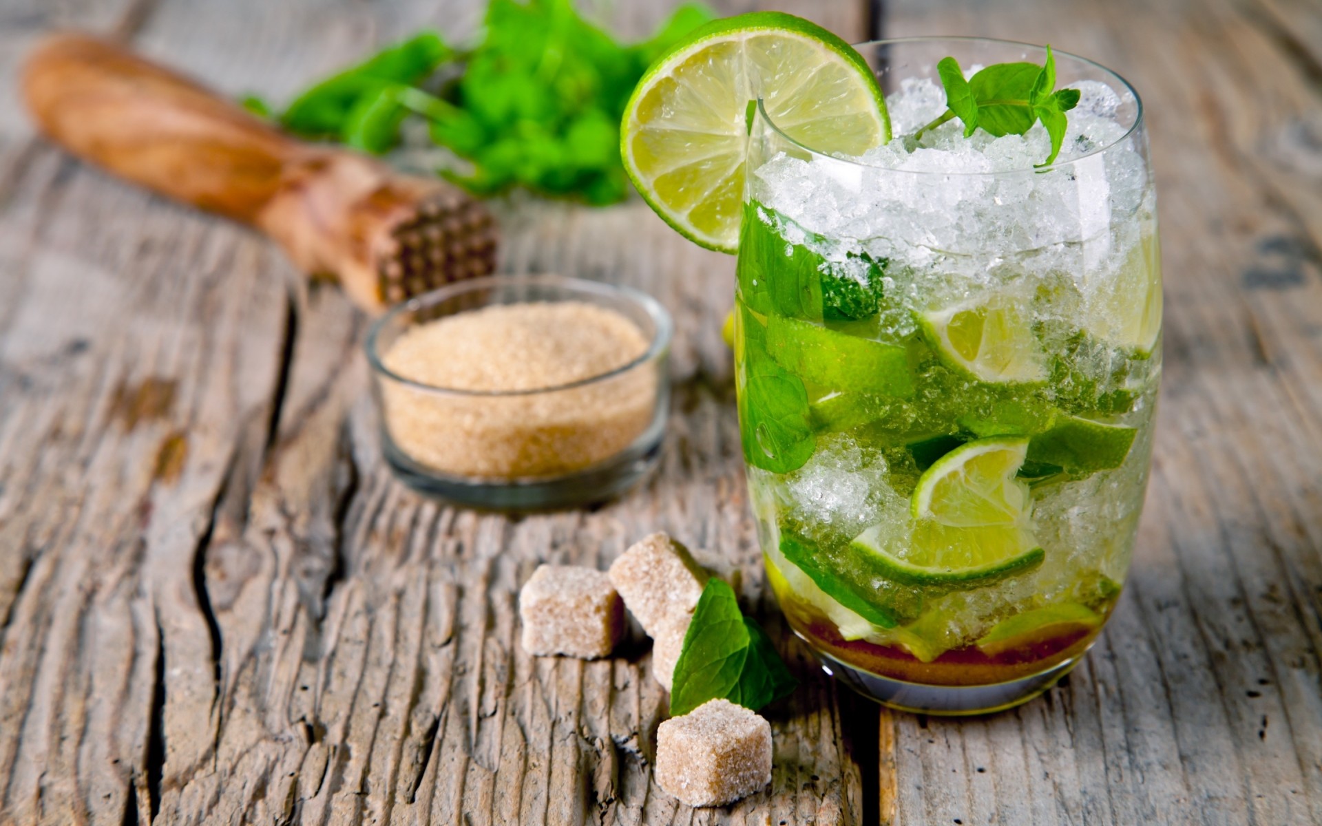 vidrio limón hoja beber menta lima madera hielo comida fruta frío verano refresco madera tropical escritorio mojito cóctel bebidas