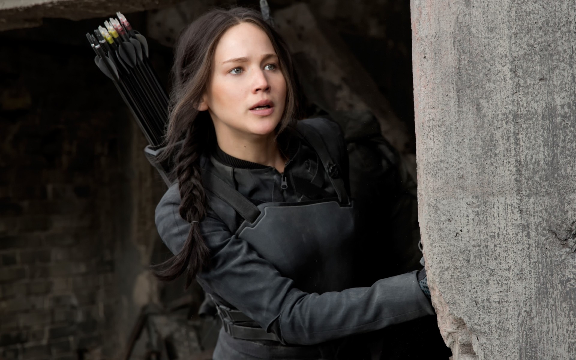 mujer solo retrato adulto moda desgaste los juegos del hambre katniss everdeen actriz