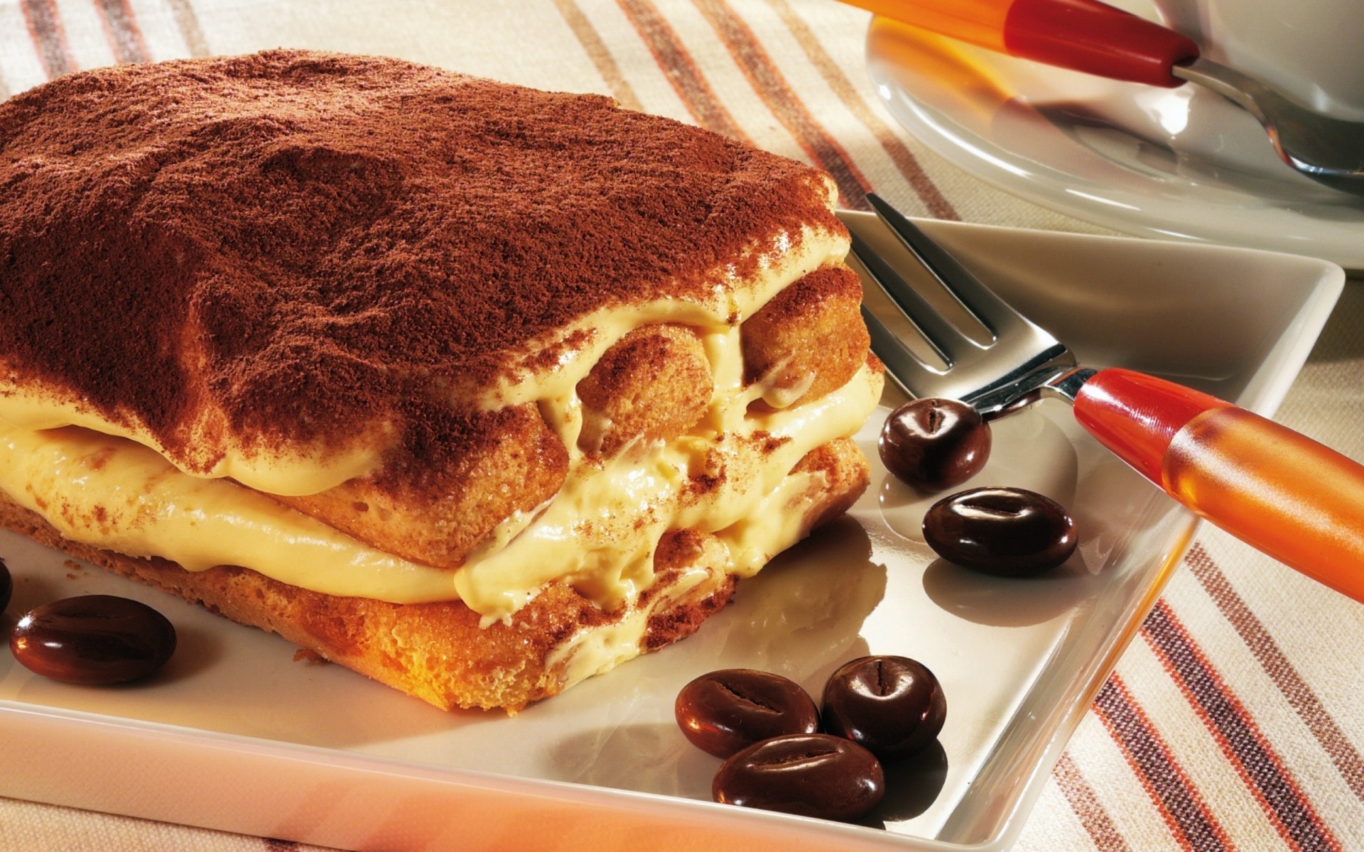delicioso desayuno comida casero hornear azúcar dulce pastel chocolate plato cuchillo crema pan tiramisú