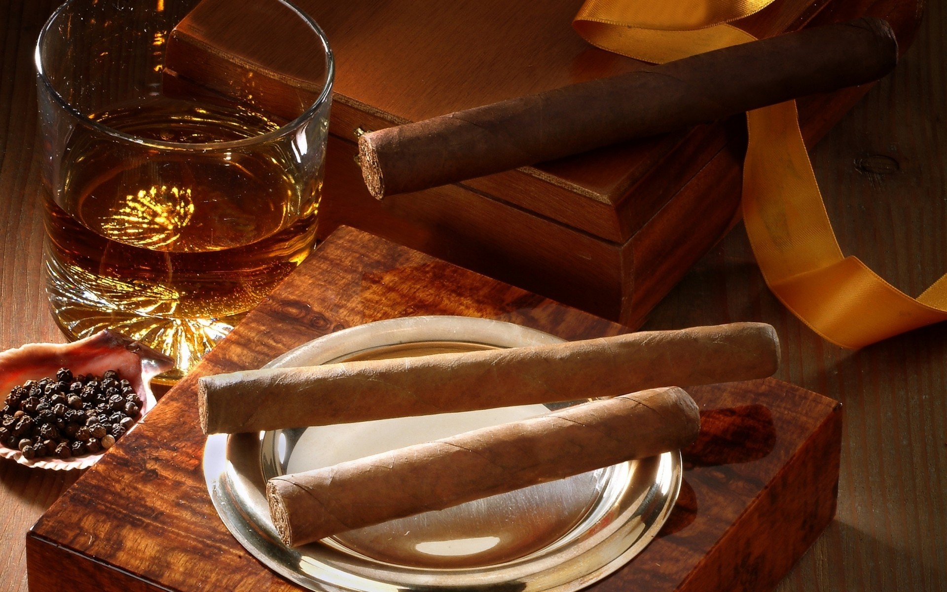 beber vino madera comida naturaleza muerta canela whisky cigarro vidrio