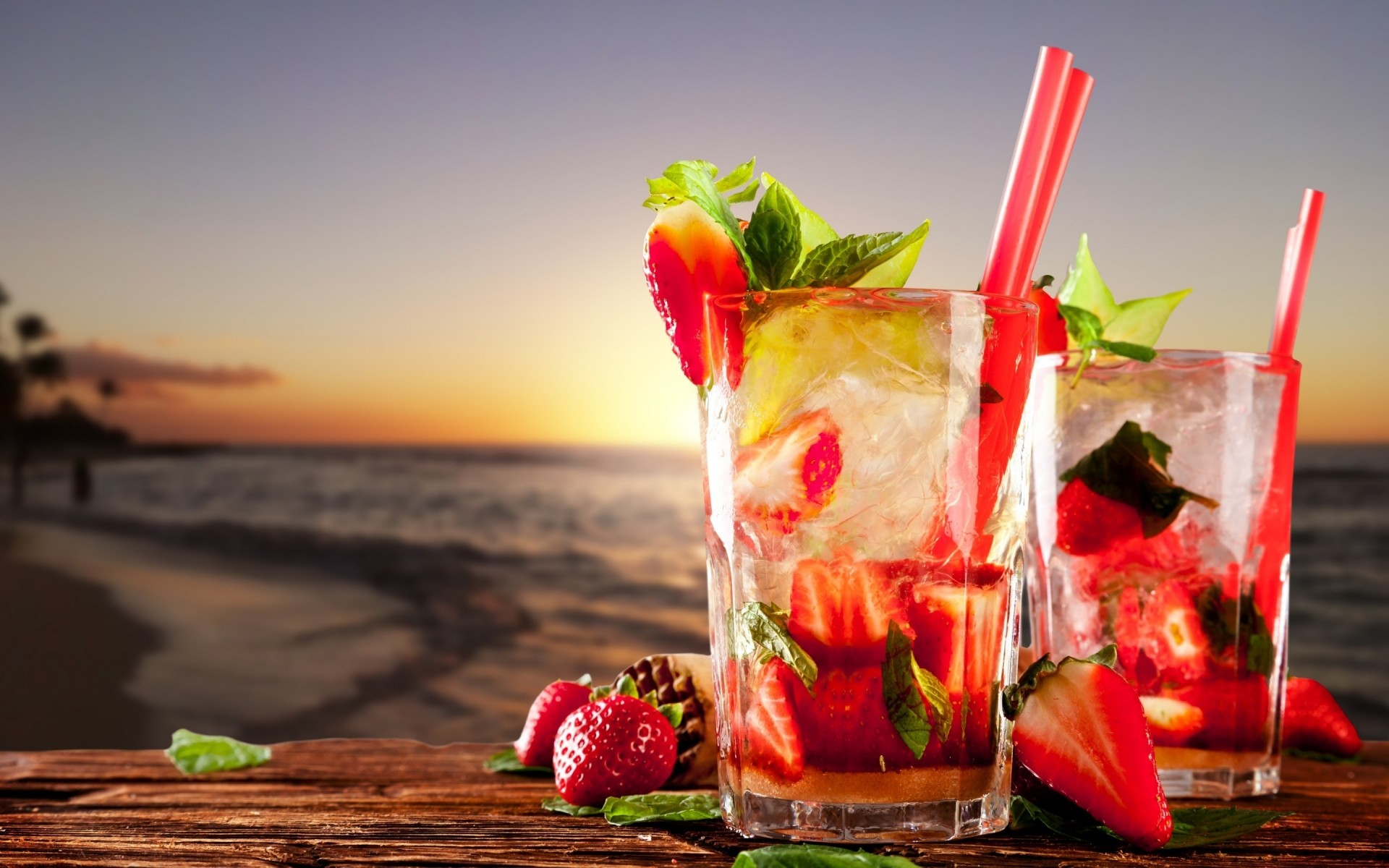 fruta verano tropical comida fresa refresco bebida cóctel dulce frío vidrio hielo jugo saludable naturaleza baya menta cócteles playa