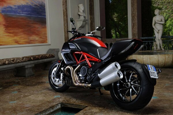 Moto en el interior del Museo. ¡Genial!
