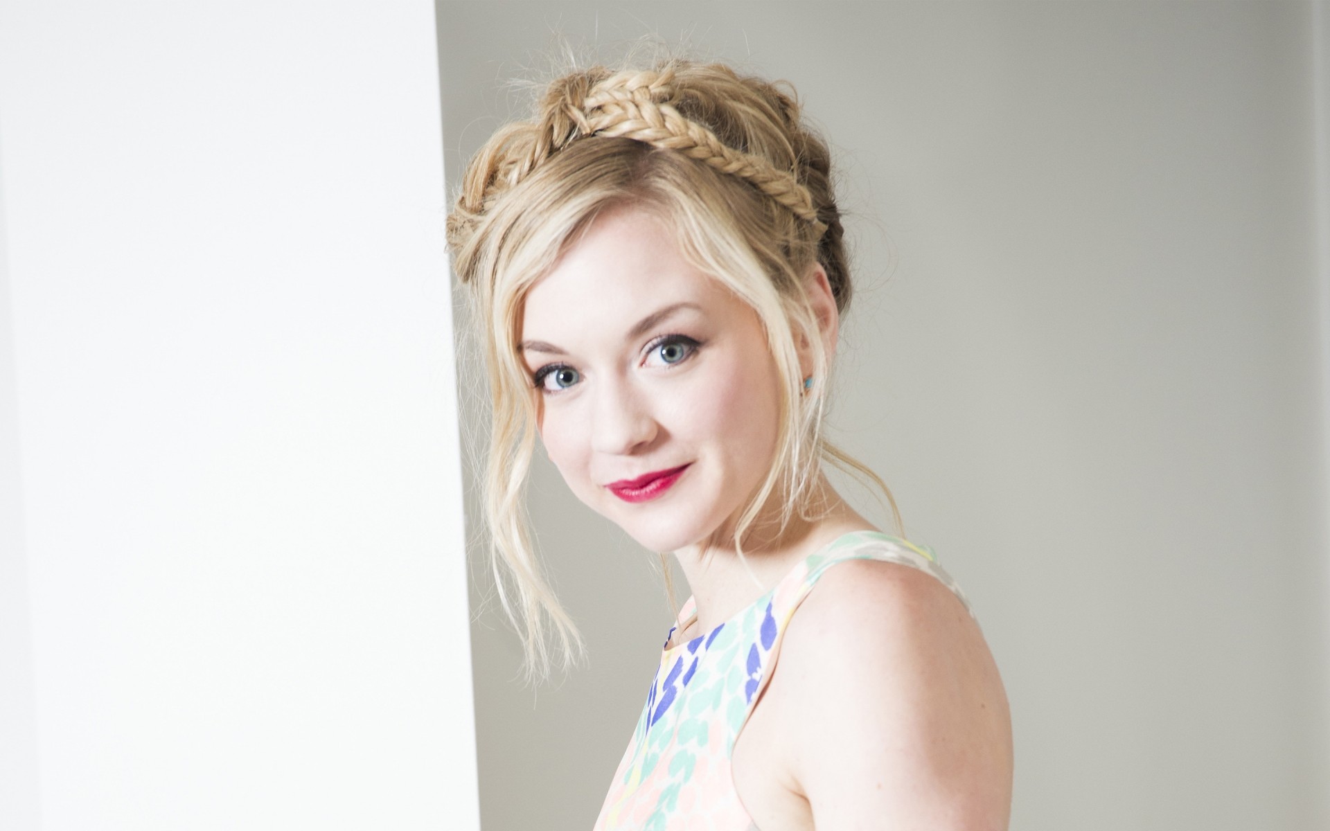 mujer retrato moda solo joven bonita interior sexy emily kinney