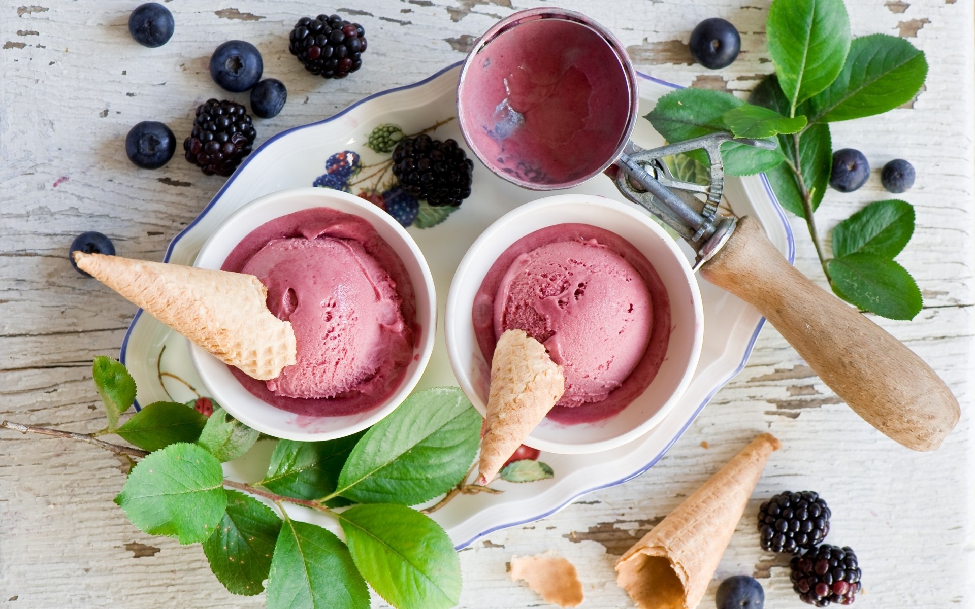comida hoja crema saludable fruta menta delicioso dulce verano salud cremoso madera madera fresa epicuro helado bayas gofres