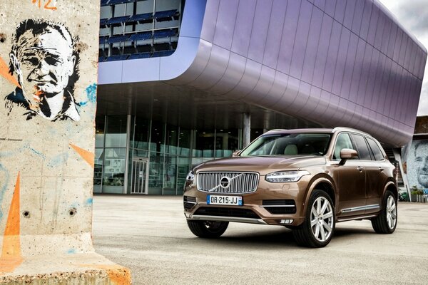 Café Volvo en las calles de la ciudad