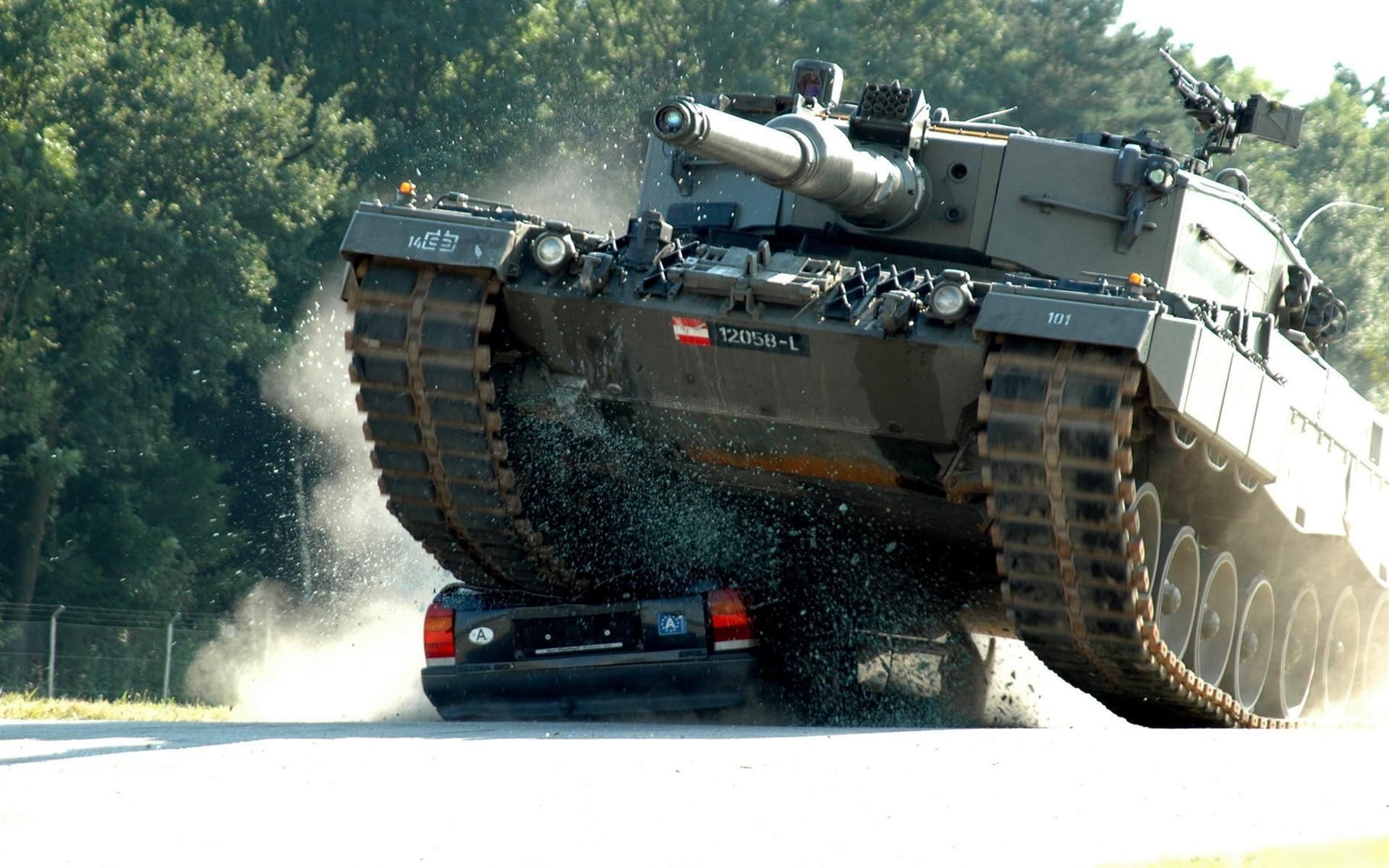 maquinaria de tierra coche sistema de transporte máquina tanque militar poder ejército guerra armas industria equipo suelo al aire libre camión