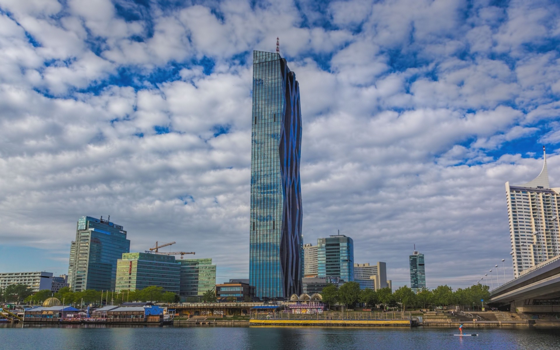 otras ciudades rascacielos arquitectura ciudad oficina centro de la ciudad skyline ciudad casa agua cielo negocios moderno finanzas viajes reflexión río paseo marítimo urbano alto