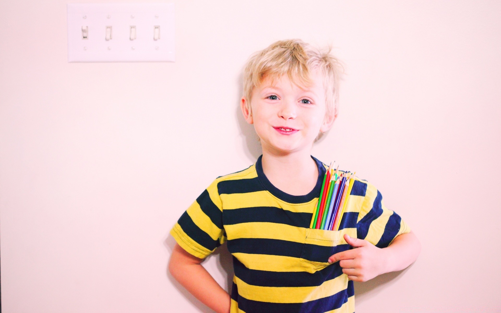 niños bebé lindo pequeño inocencia placer solo retrato expresión facial felicidad