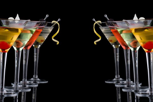 Bebidas alcohólicas alineadas