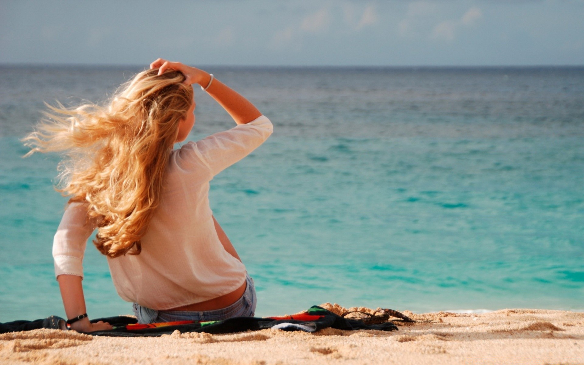 otras chicas playa mar agua océano arena verano mar vacaciones viajes sol vacaciones relajación buen tiempo cielo tropical vacaciones placer naturaleza