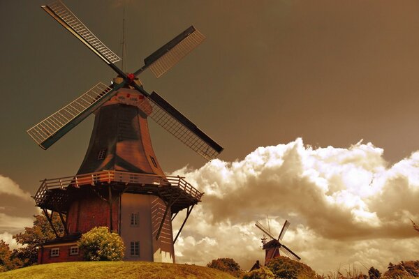 Los molinos y el cielo. Viento. Paisaje