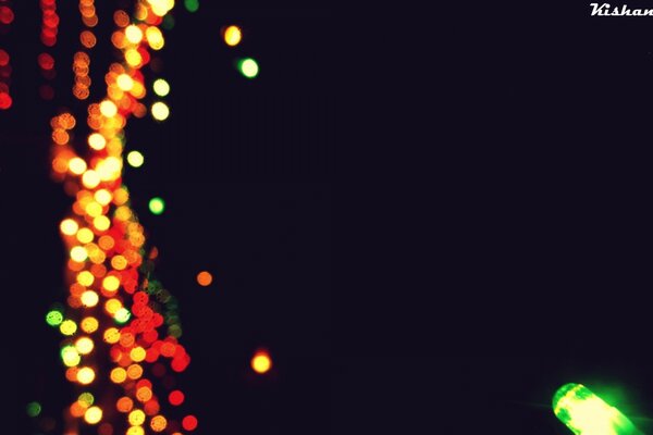 Salvapantallas oscuro con luces de Navidad