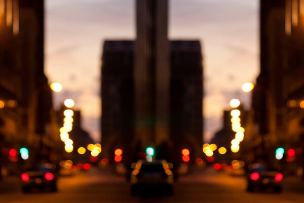 Luz de la calle borrosa de la ciudad